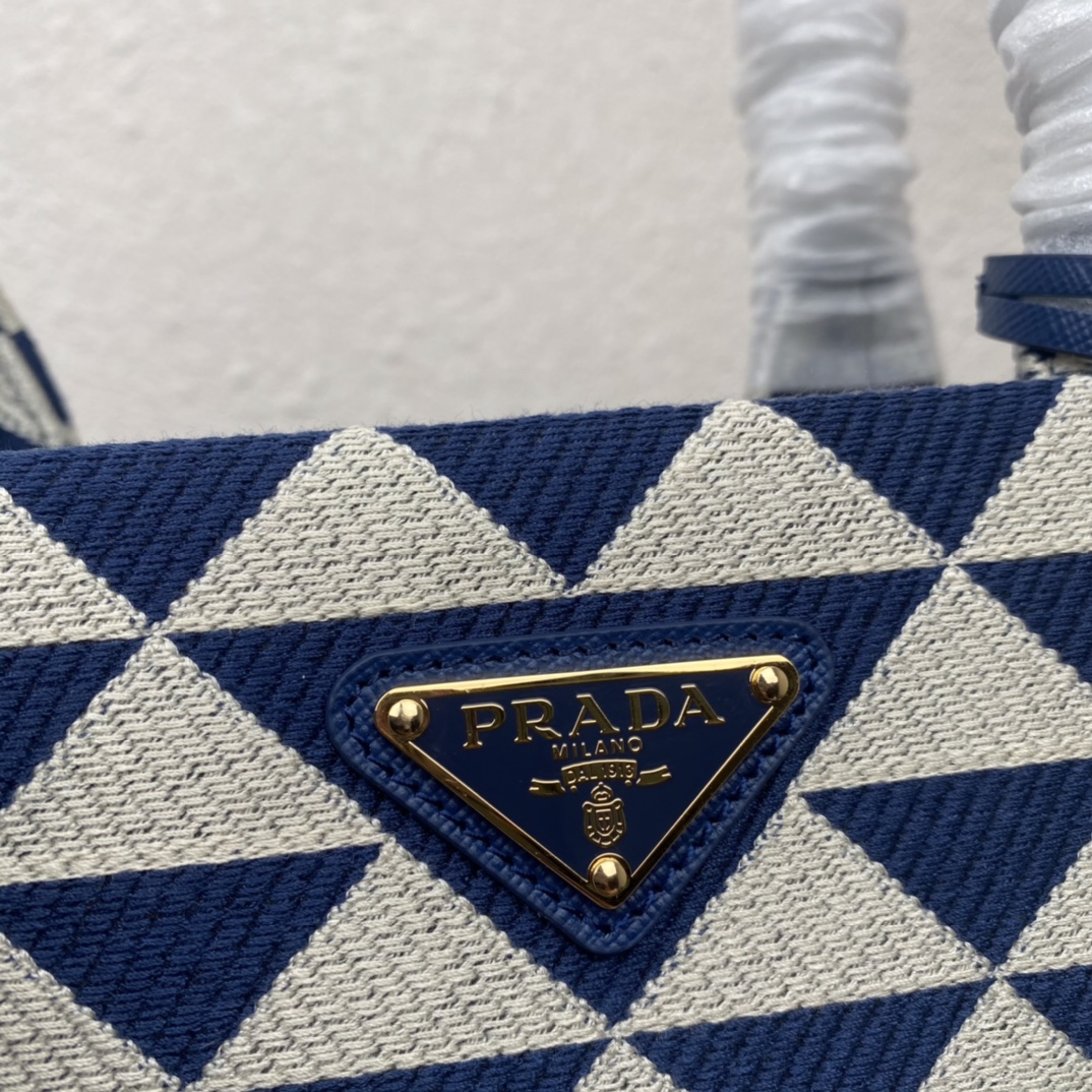 Pra*a small tote in saffiano leather 1ba356-39*31*11cm