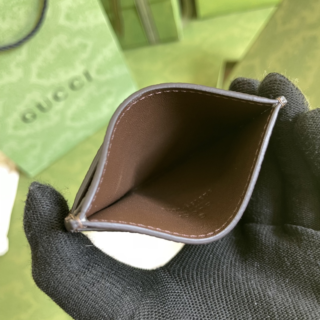 G*u*i wallet-10*7.5cm