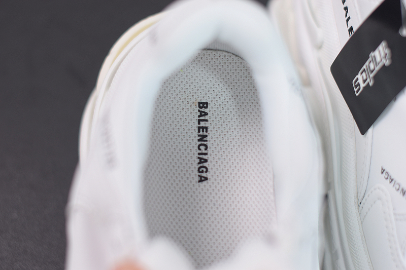 Ba*len*cia*ga triple s