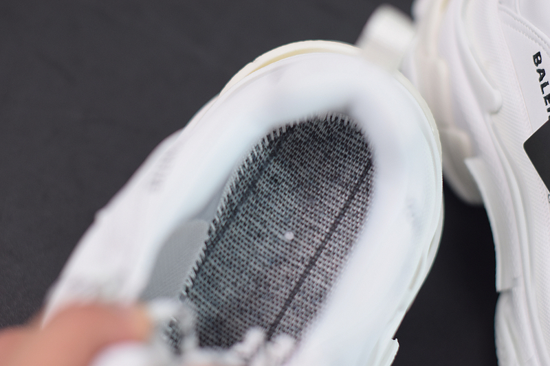 Ba*len*cia*ga triple s