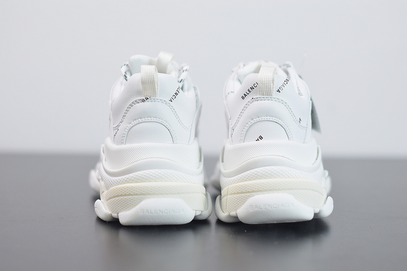 Ba*len*cia*ga triple s