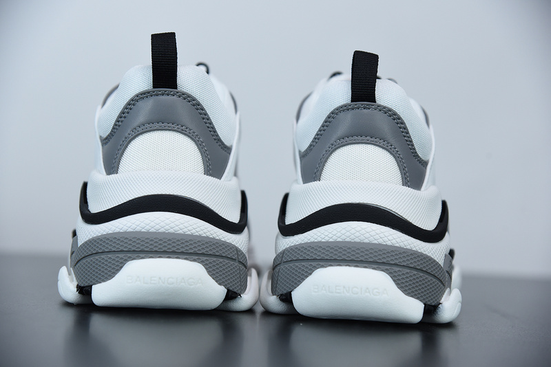 Ba*len*cia*ga triple s