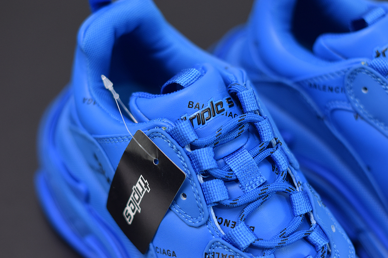 Ba*len*cia*ga triple s