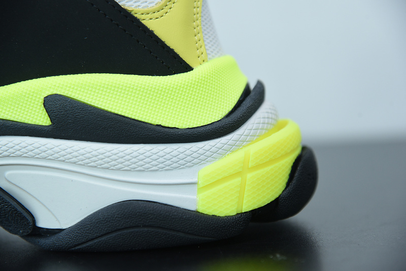 Ba*len*cia*ga triple s