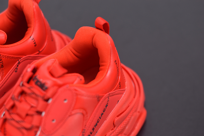 Ba*len*cia*ga triple s