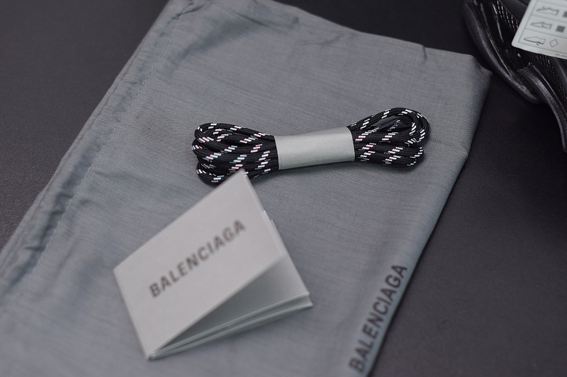 Ba*len*cia*ga triple s