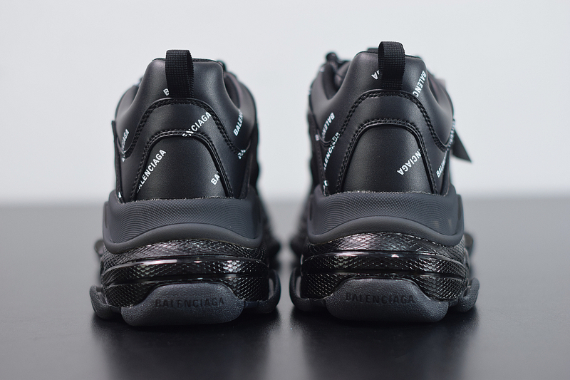 Ba*len*cia*ga triple s