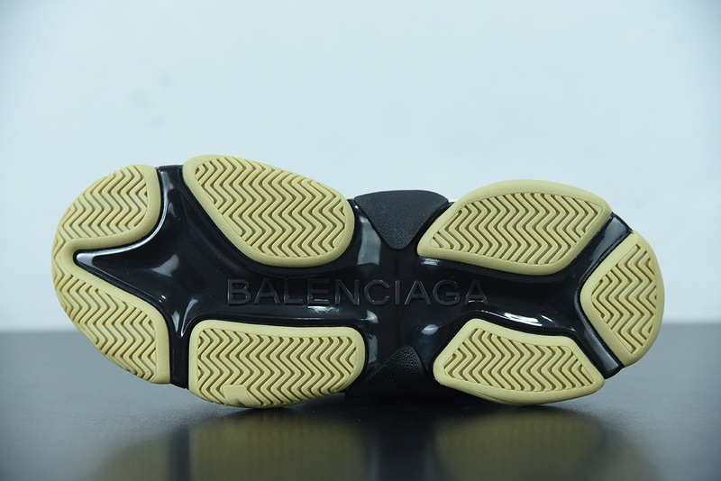 Ba*len*cia*ga triple s