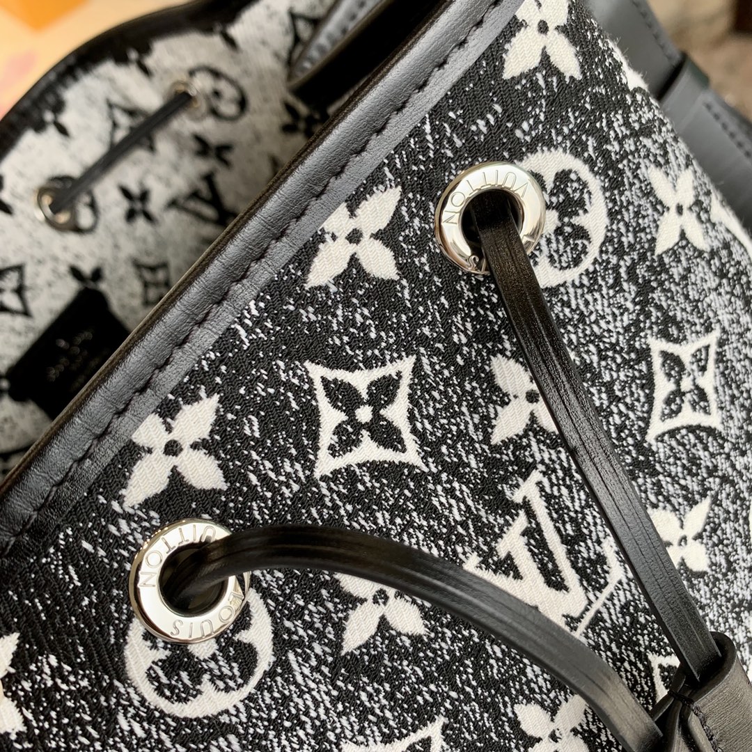 l**is V*t*n petit noé -25*28.5*20cm