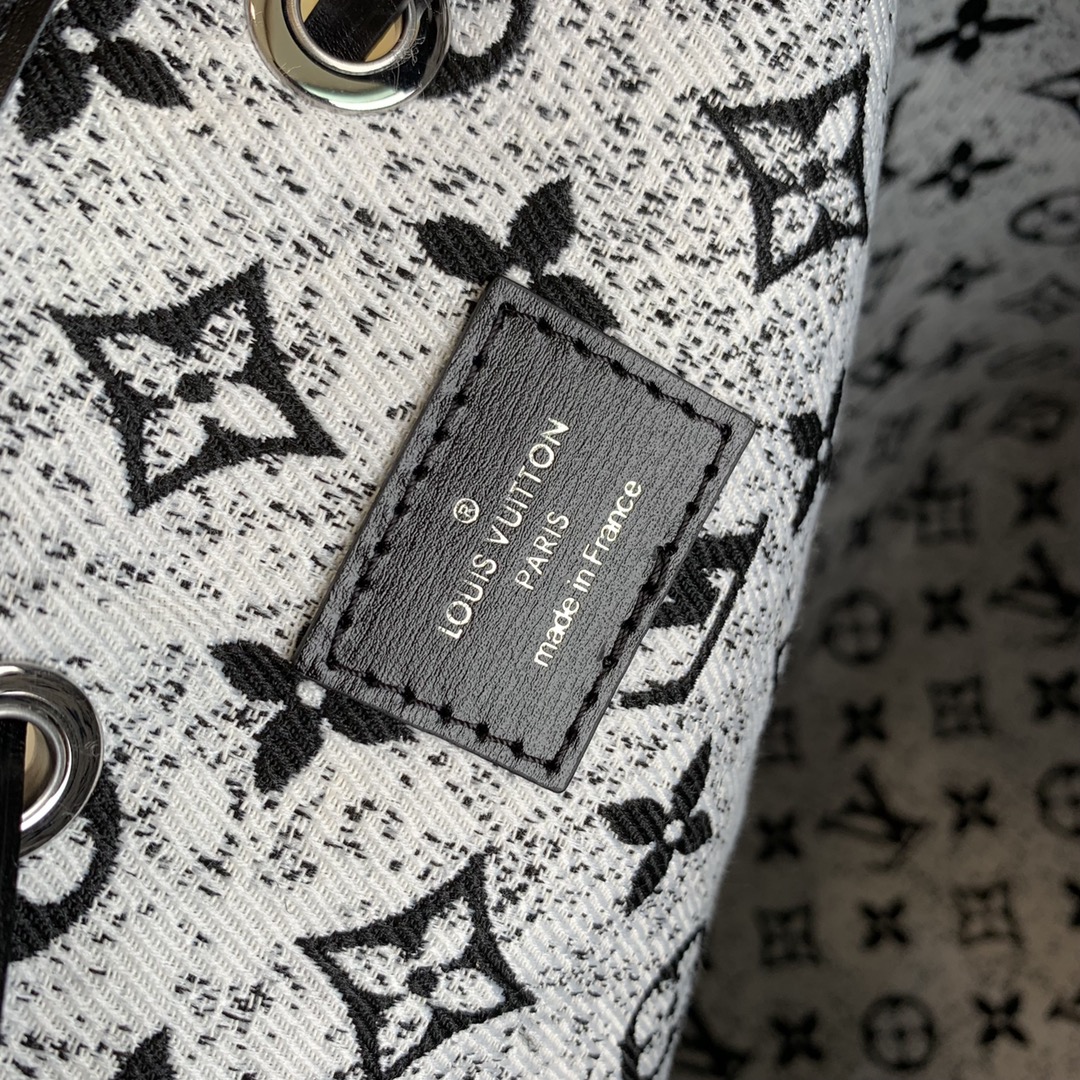 l**is V*t*n petit noé -25*28.5*20cm