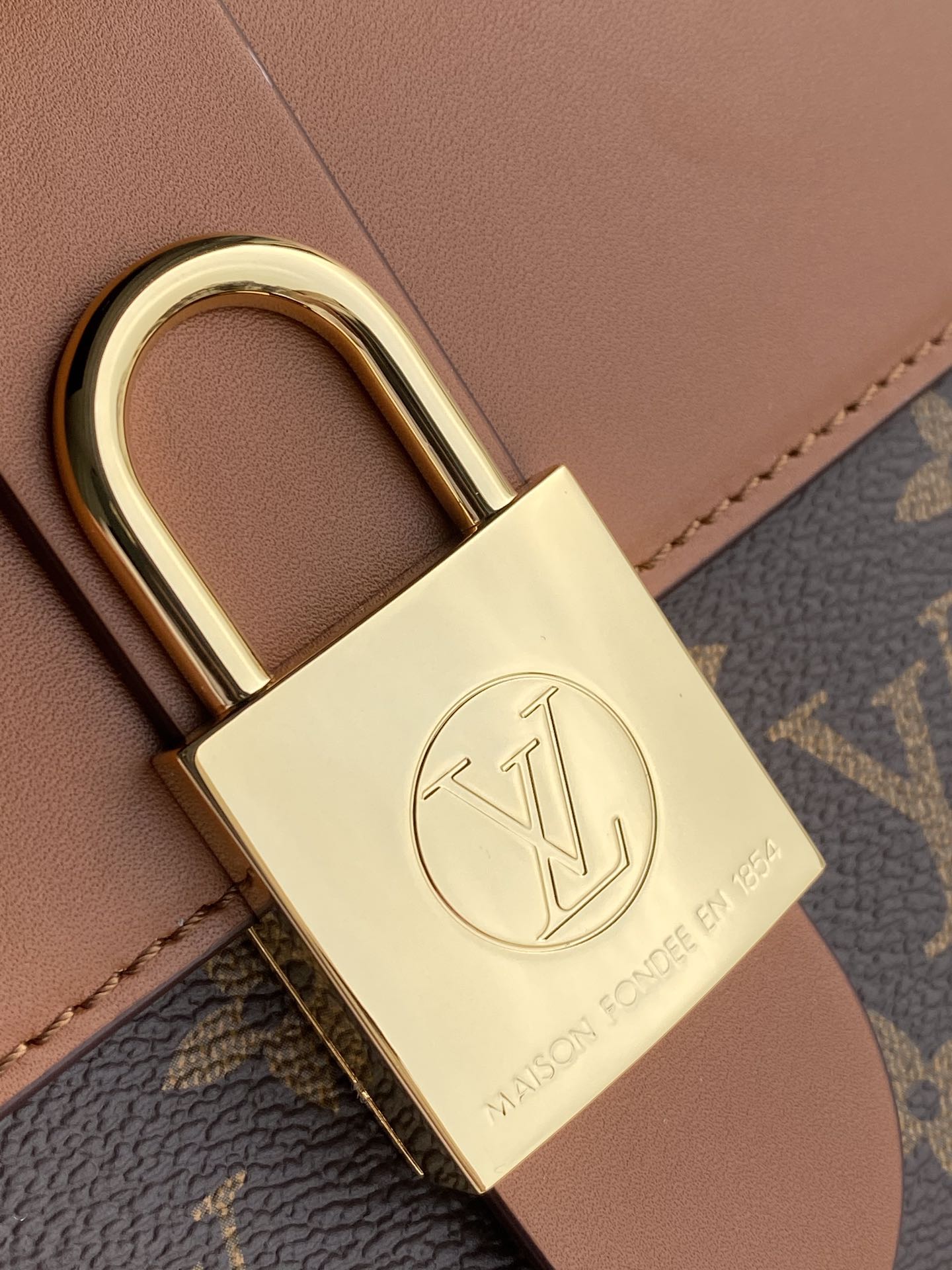 l**is V*t*n locky bb bag -21* 17.0*8cm