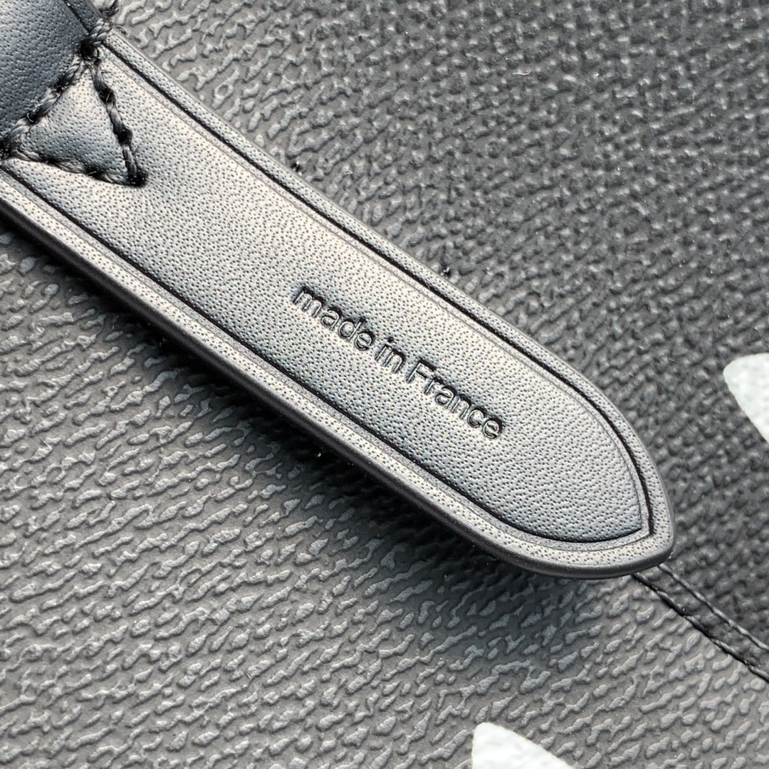 l**is V*t*n wild at heart néonoé bucket bag -26x22x27cm