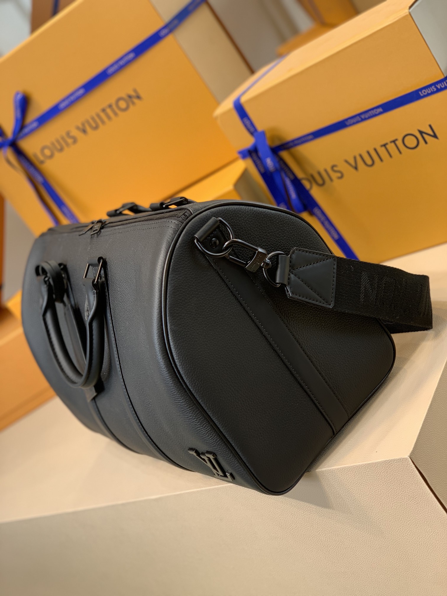 l**is V*t*n keepall bandouliÈre 40 -42*26*20cm