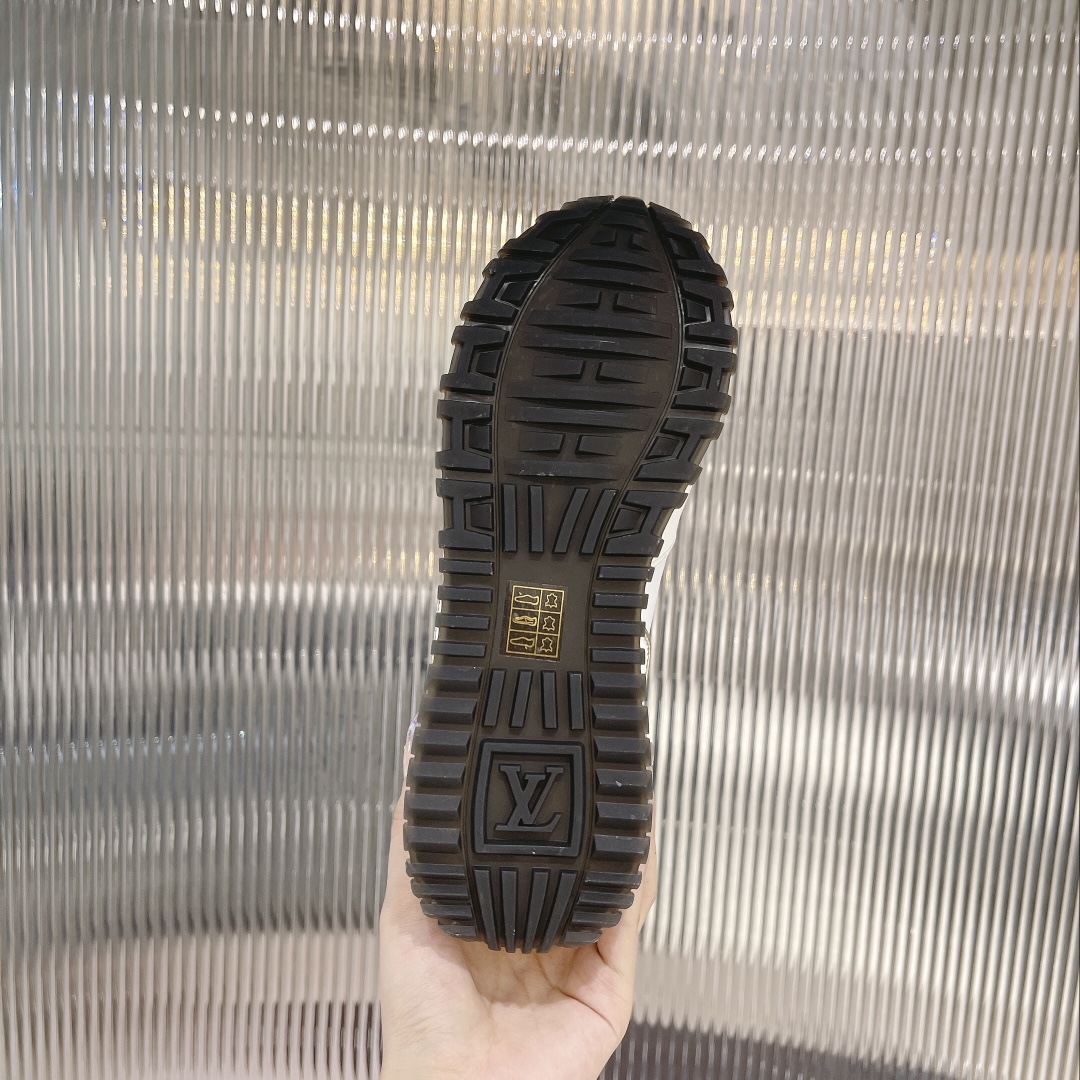 l**is V*t*n sneakers(eu35-eu41)