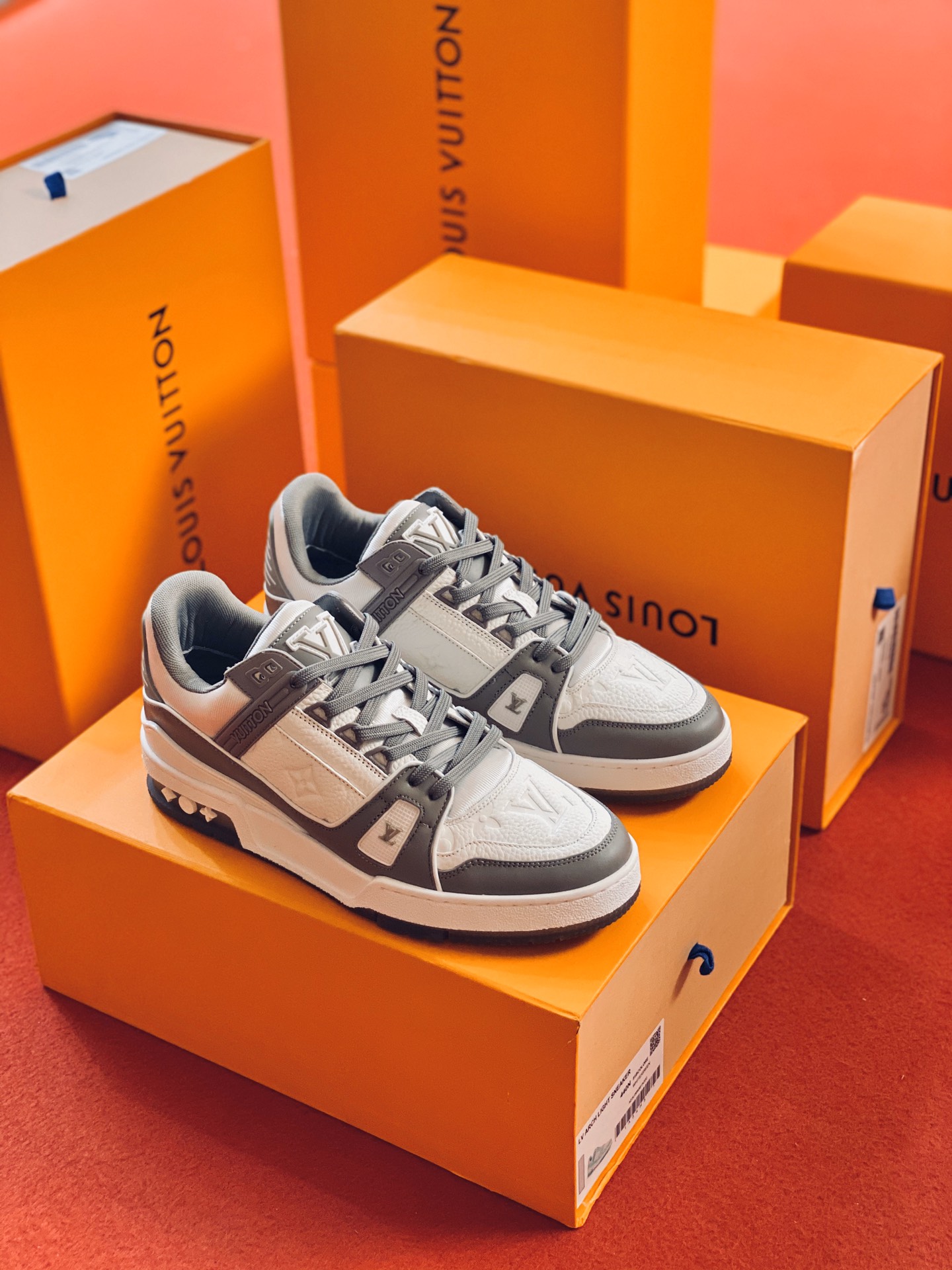 l**is V*t*n sneakers(eu39-eu45)