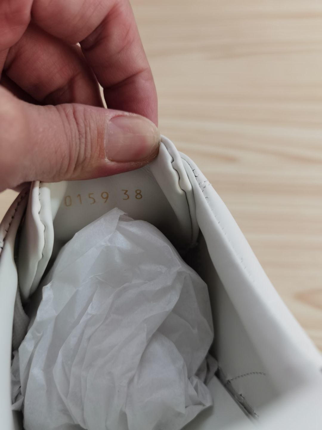 l**is V*t*n sneakers(eu35-eu45)