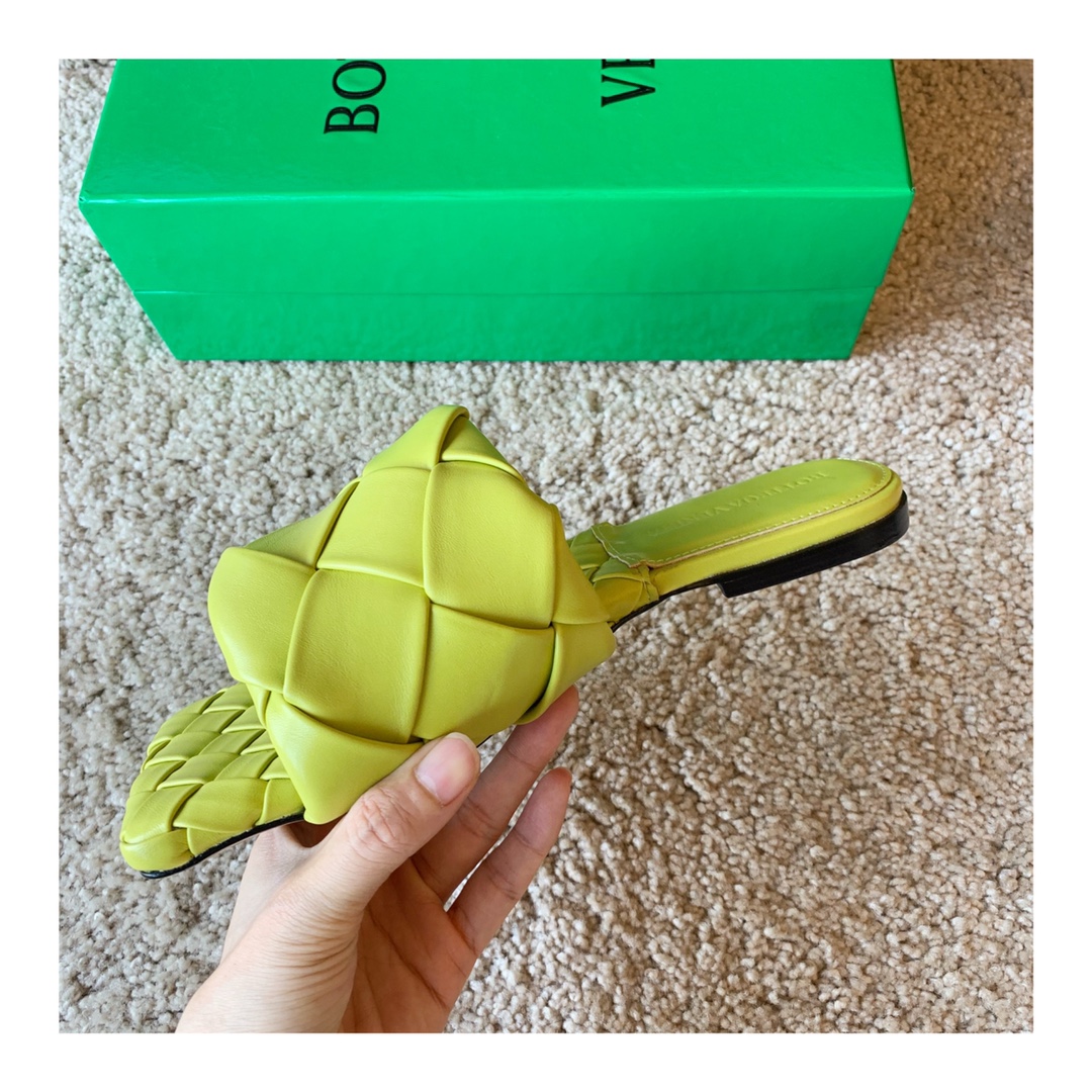 Bo*te*ga ve*ne*ta sandals