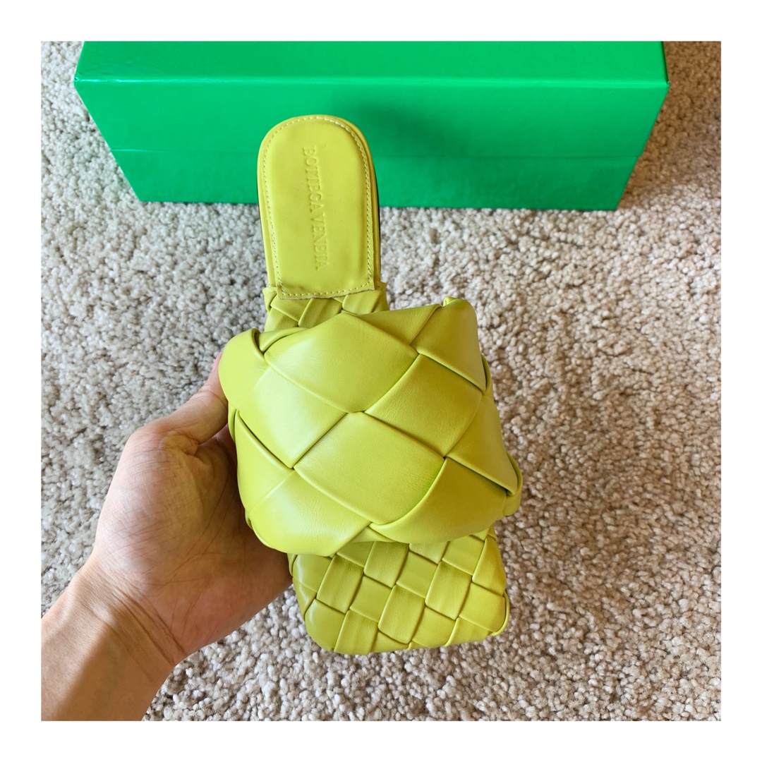 Bo*te*ga ve*ne*ta sandals