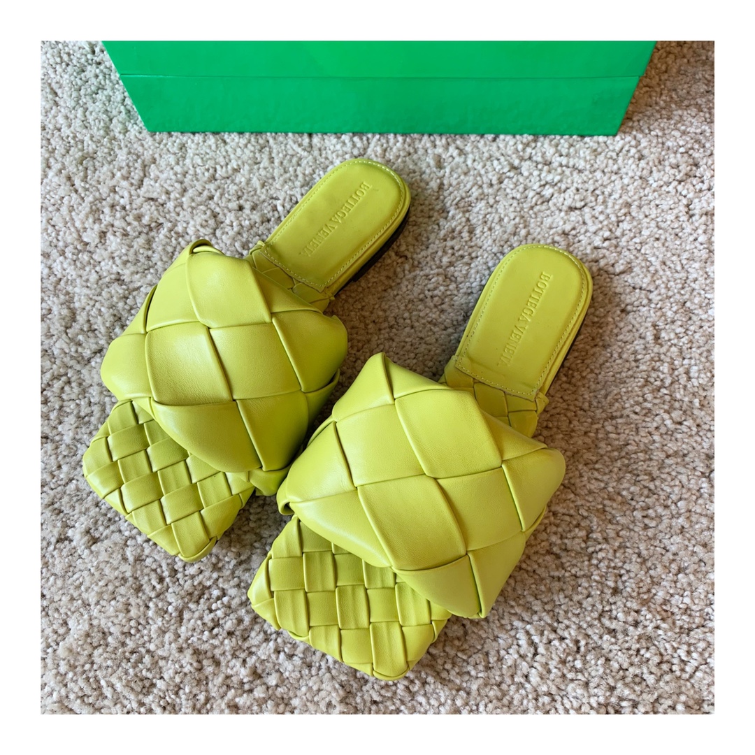 Bo*te*ga ve*ne*ta sandals