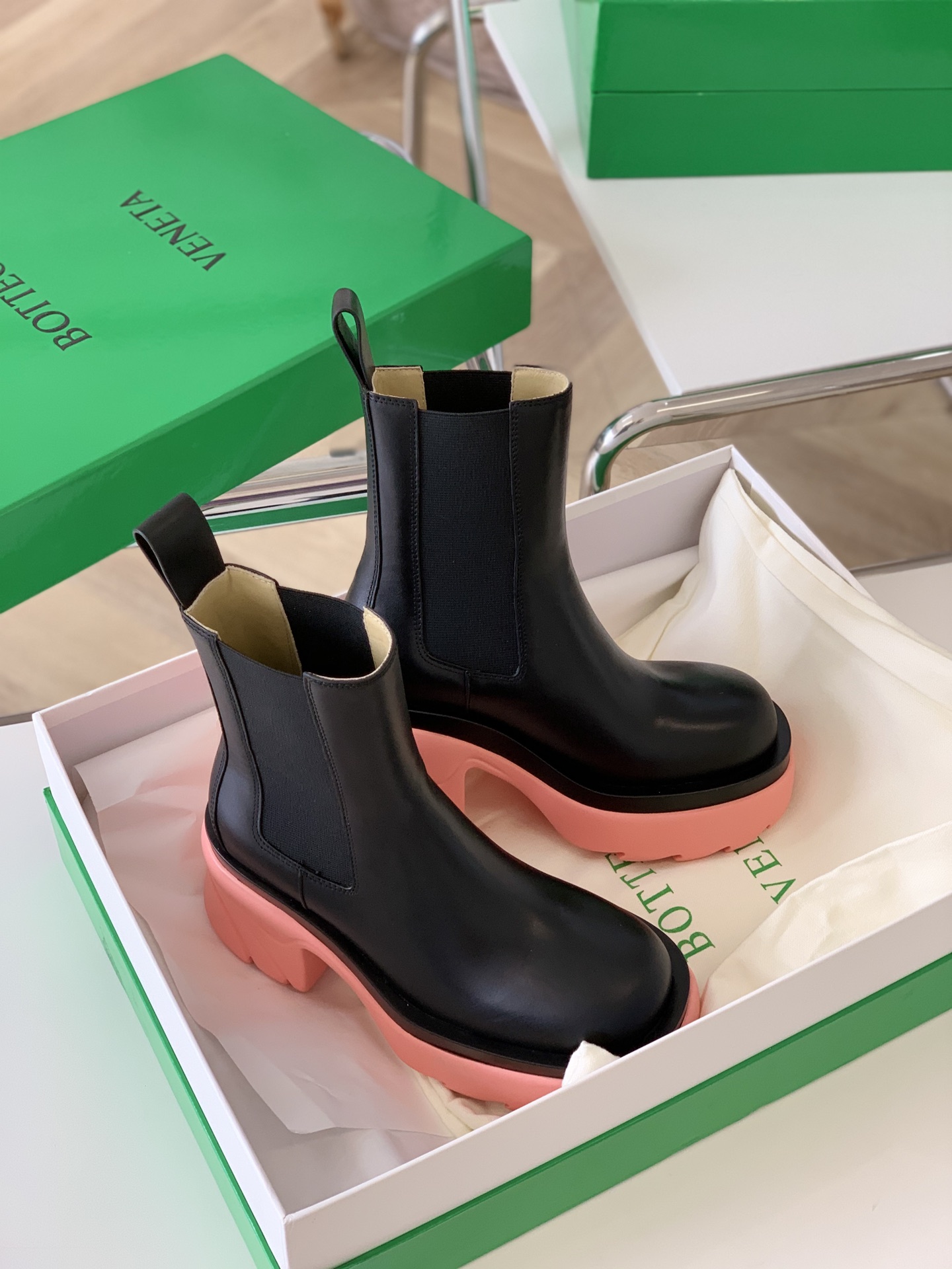 Bo*te*ga ve*ne*ta boots