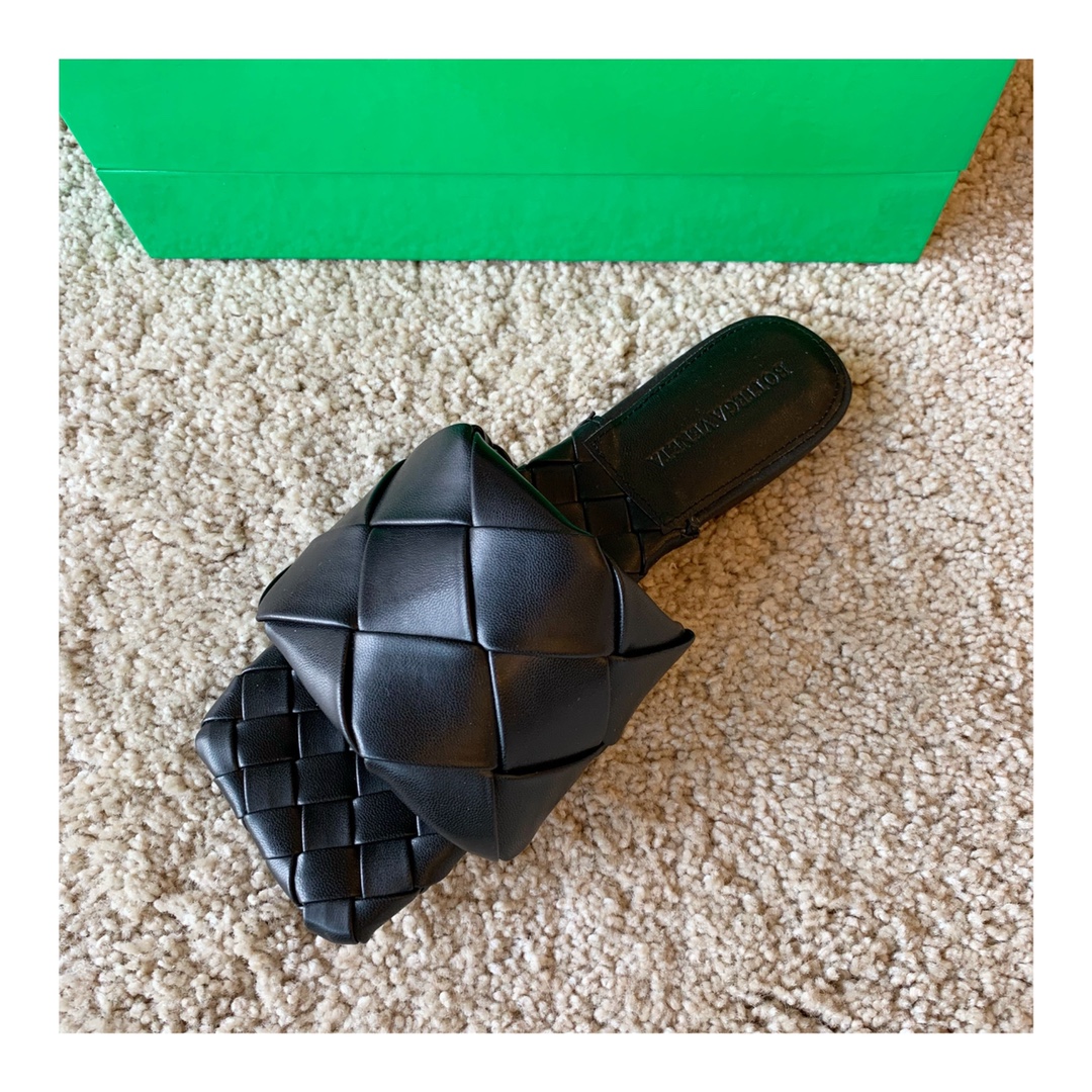 Bo*te*ga ve*ne*ta sandals