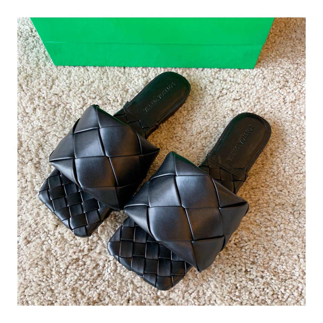 Bo*te*ga ve*ne*ta sandals