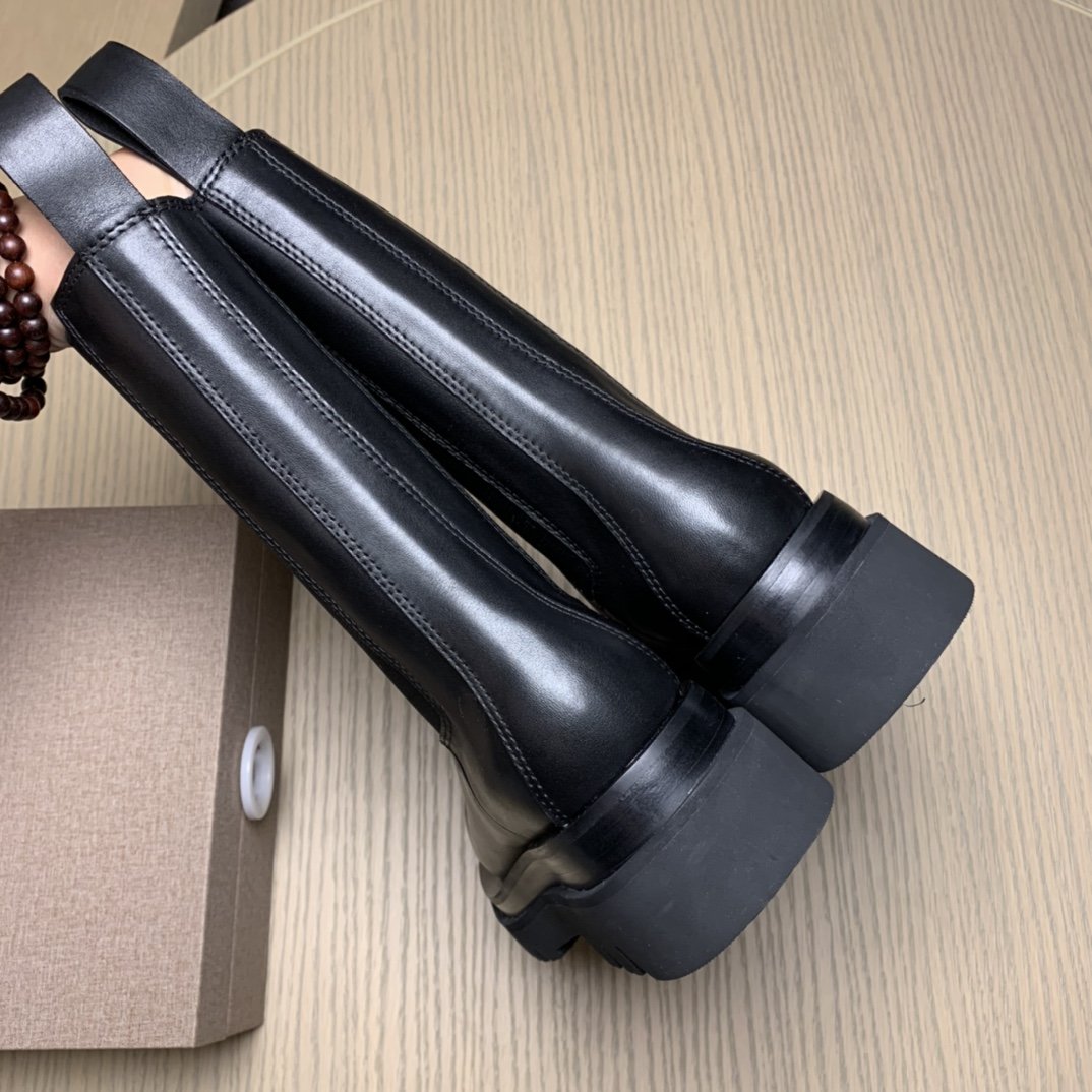 Bo*te*ga ve*ne*ta boots