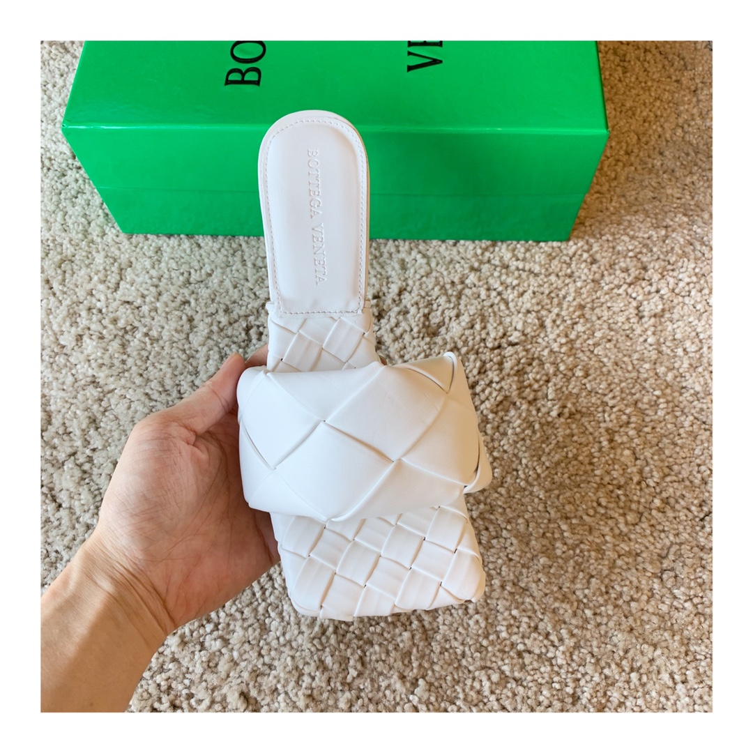 Bo*te*ga ve*ne*ta sandals