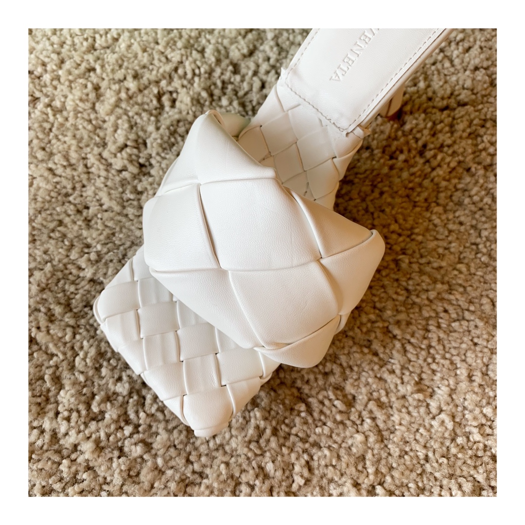 Bo*te*ga ve*ne*ta sandals