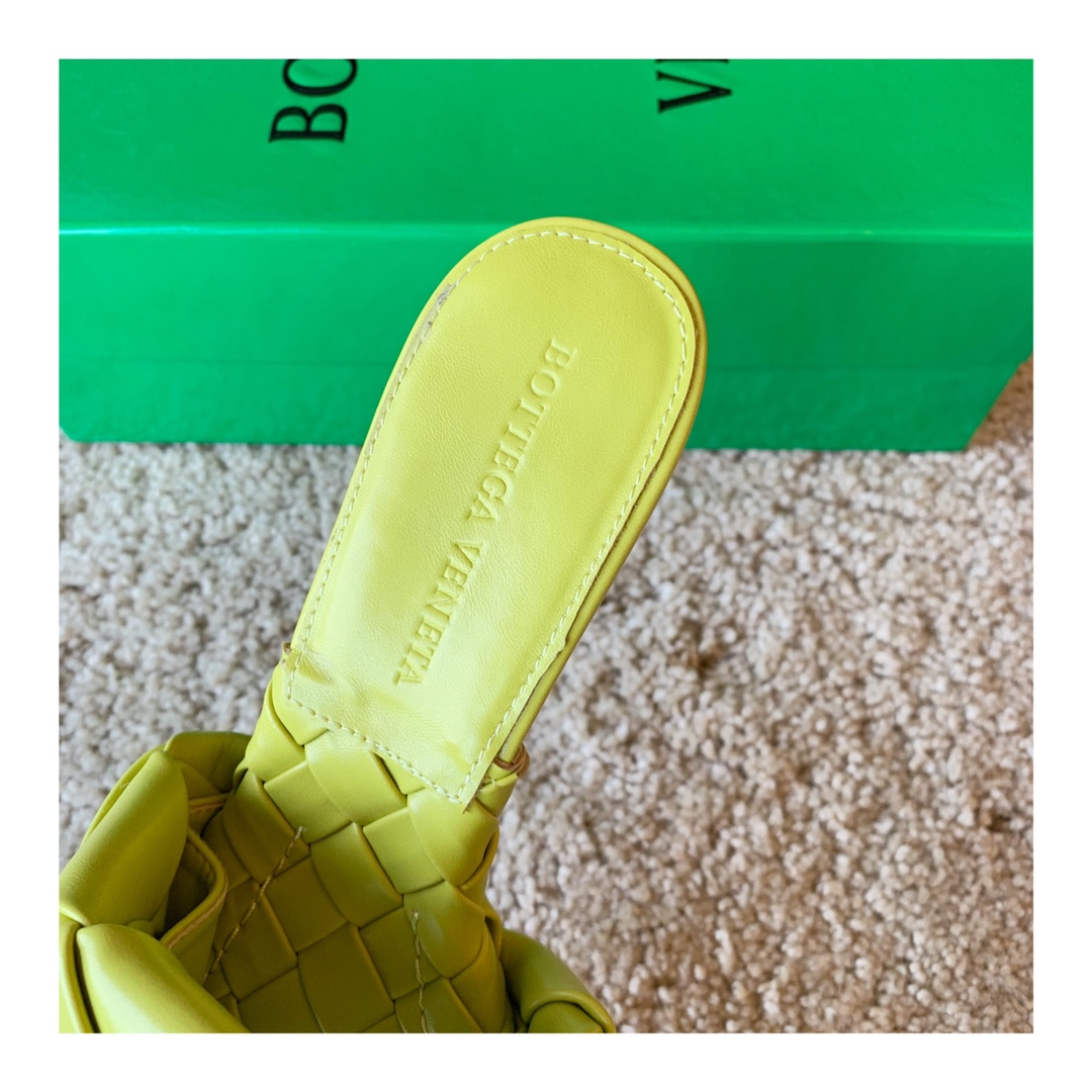 Bo*te*ga ve*ne*ta sandals