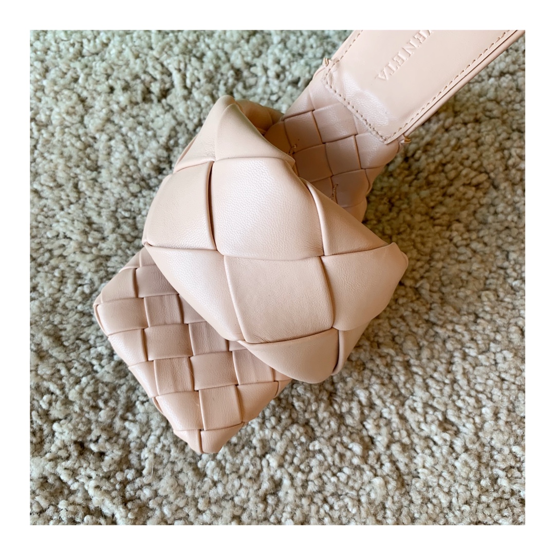 Bo*te*ga ve*ne*ta sandals