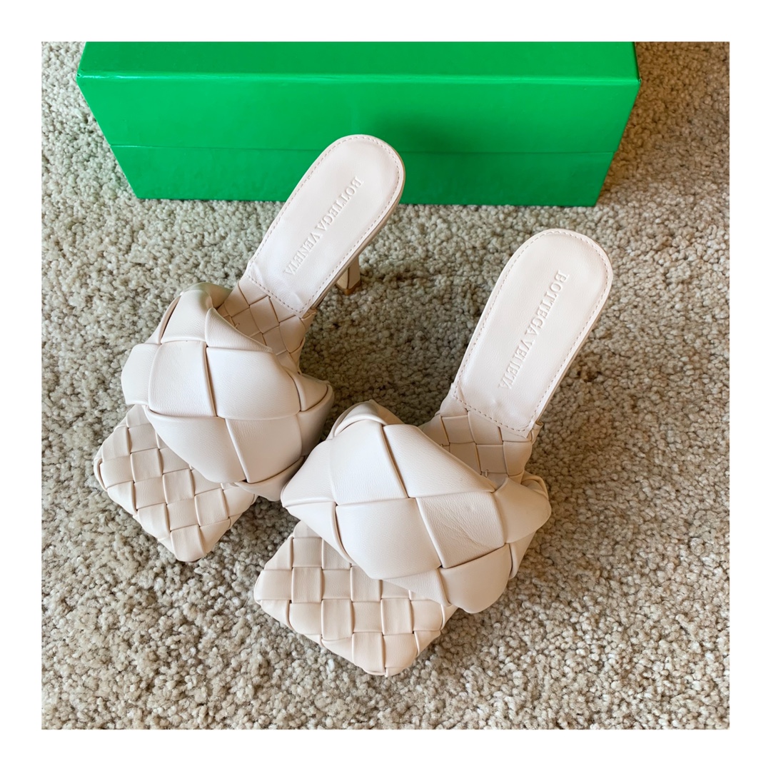 Bo*te*ga ve*ne*ta sandals