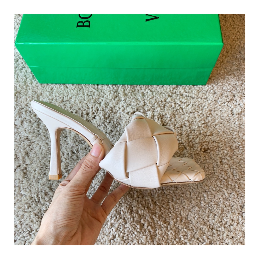 Bo*te*ga ve*ne*ta sandals