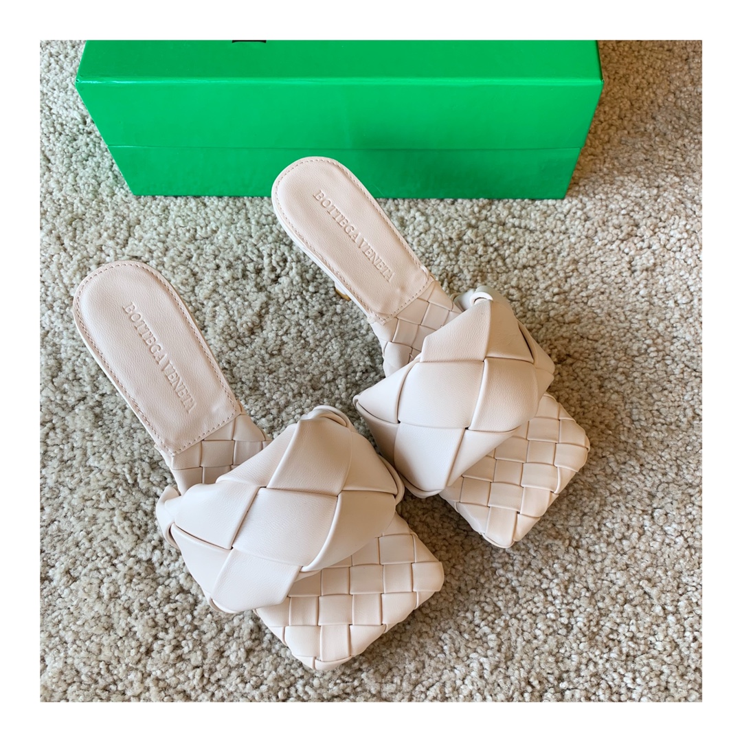 Bo*te*ga ve*ne*ta sandals