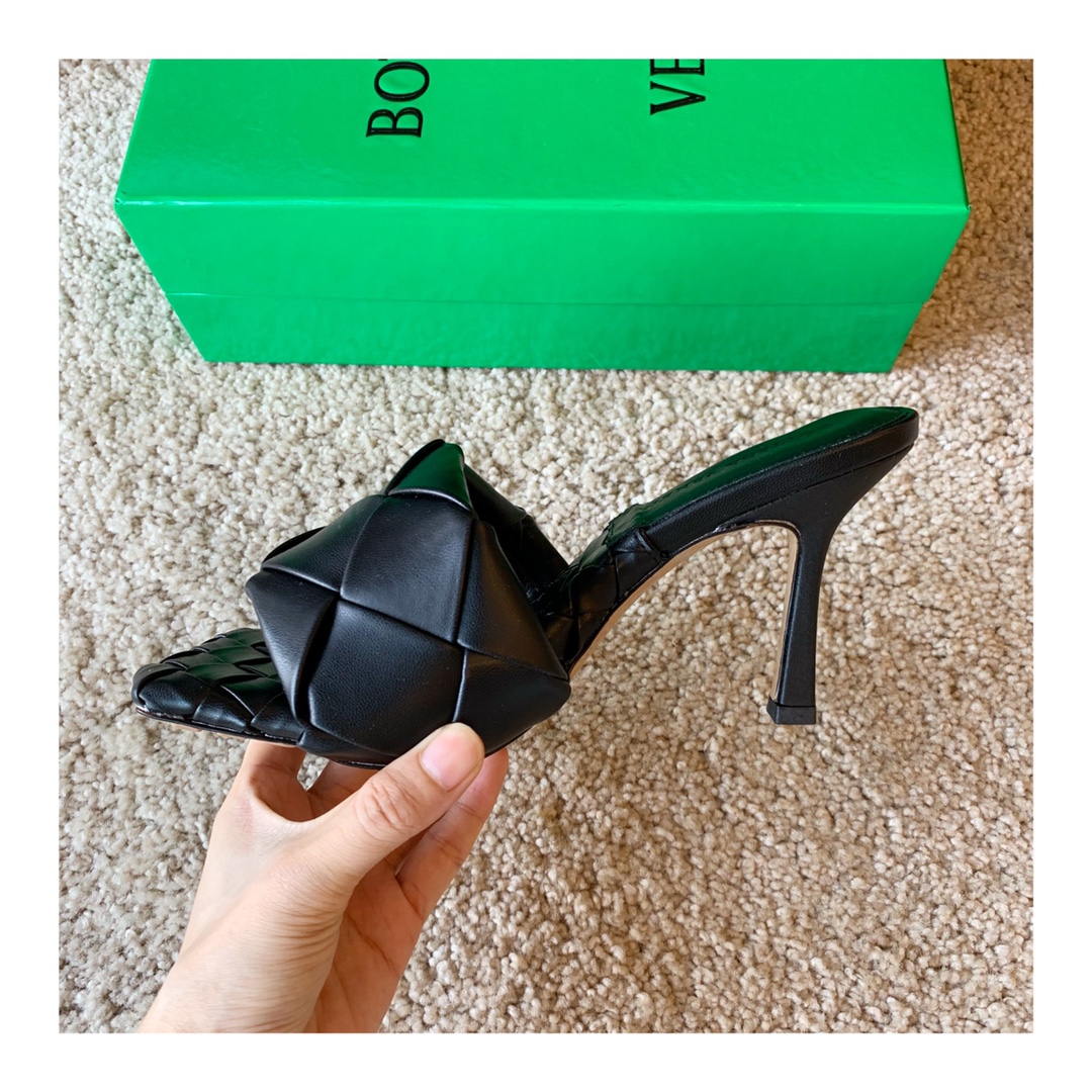 Bo*te*ga ve*ne*ta sandals