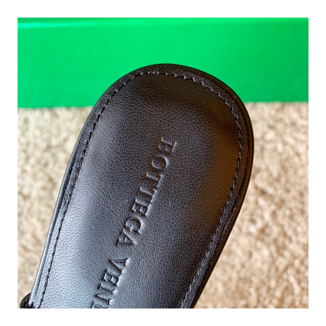 Bo*te*ga ve*ne*ta sandals