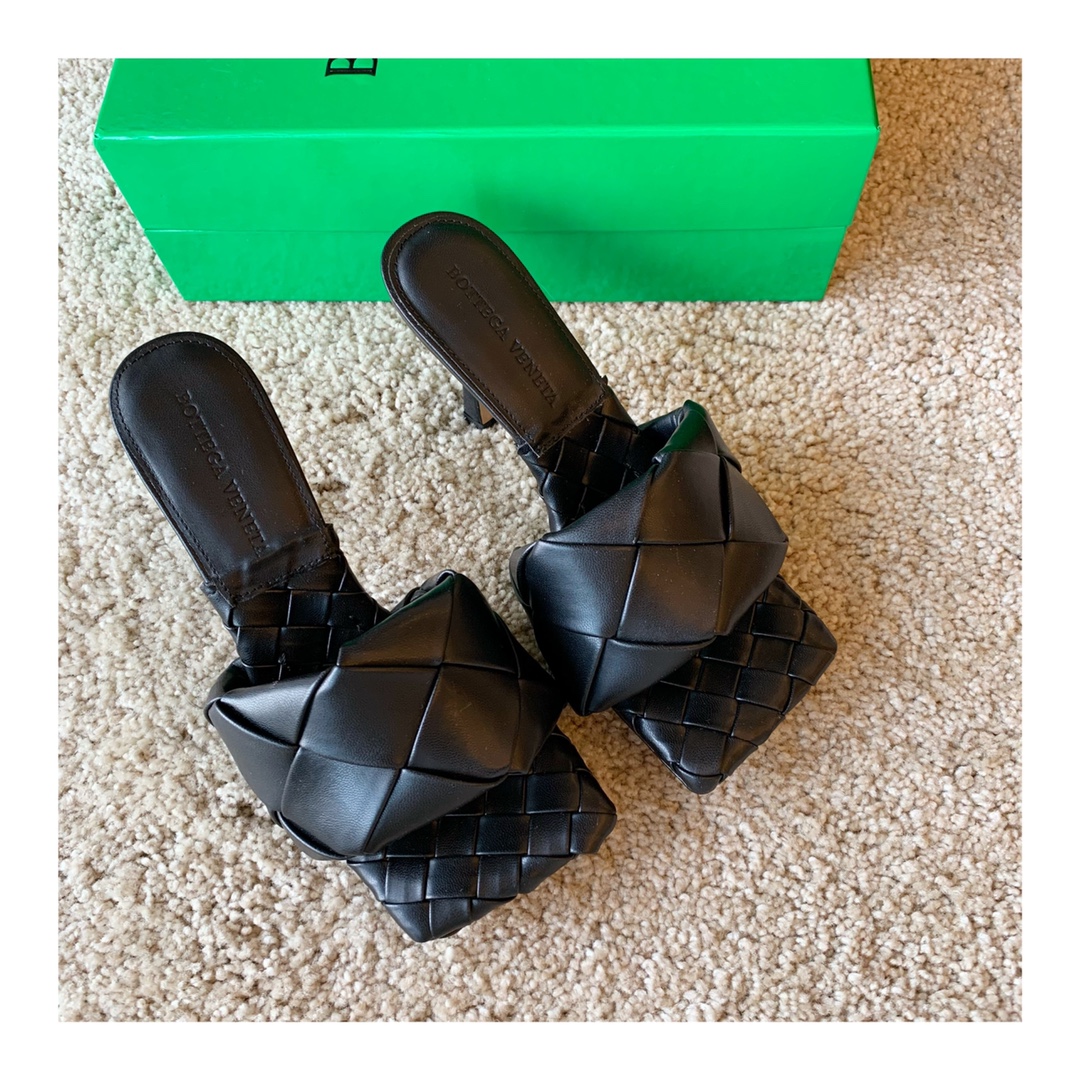 Bo*te*ga ve*ne*ta sandals