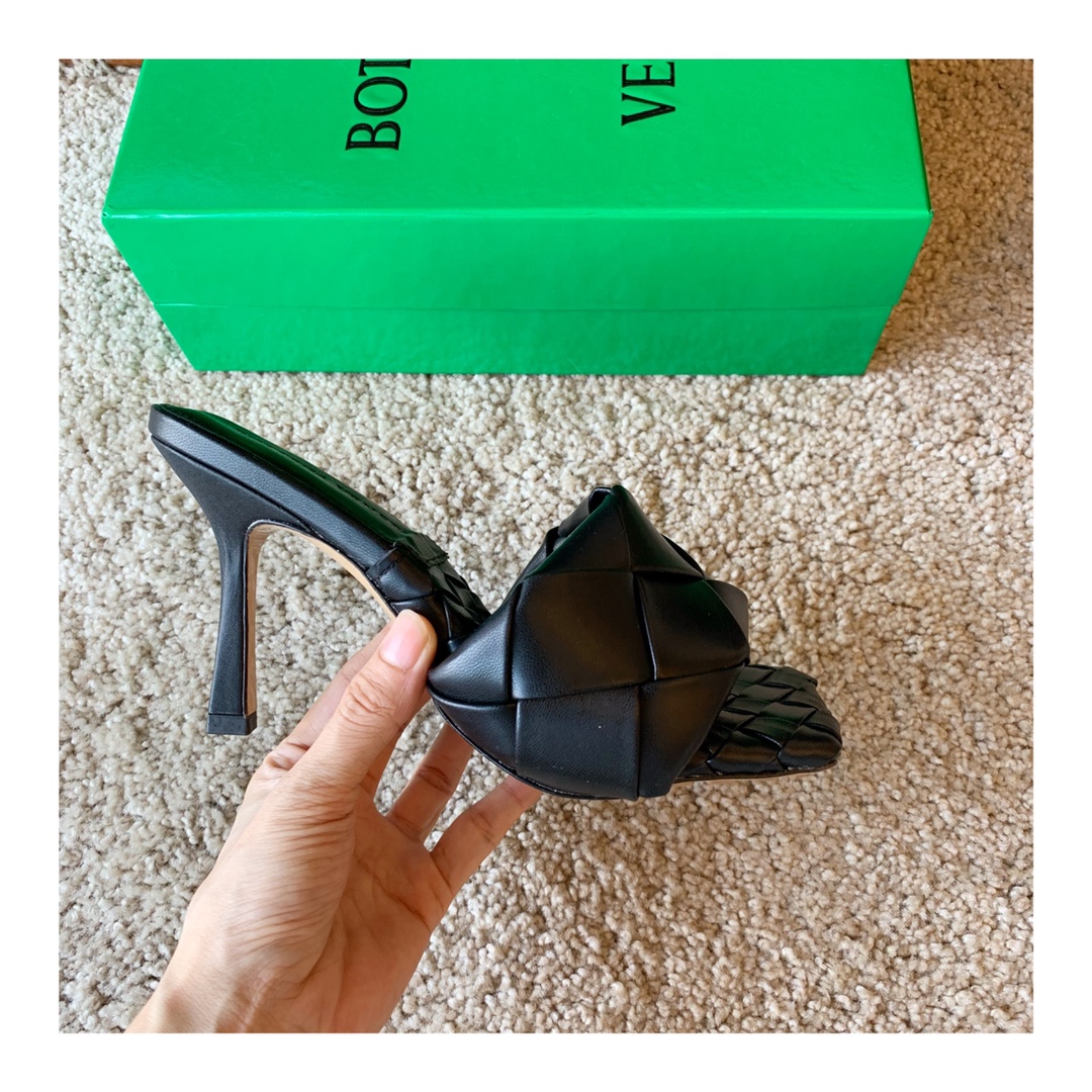 Bo*te*ga ve*ne*ta sandals