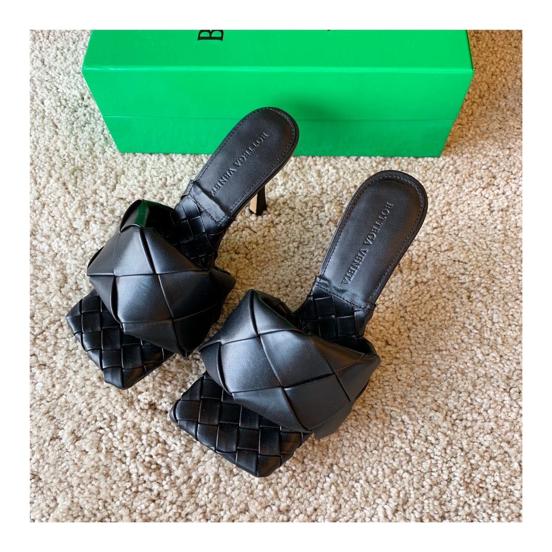 Bo*te*ga ve*ne*ta sandals