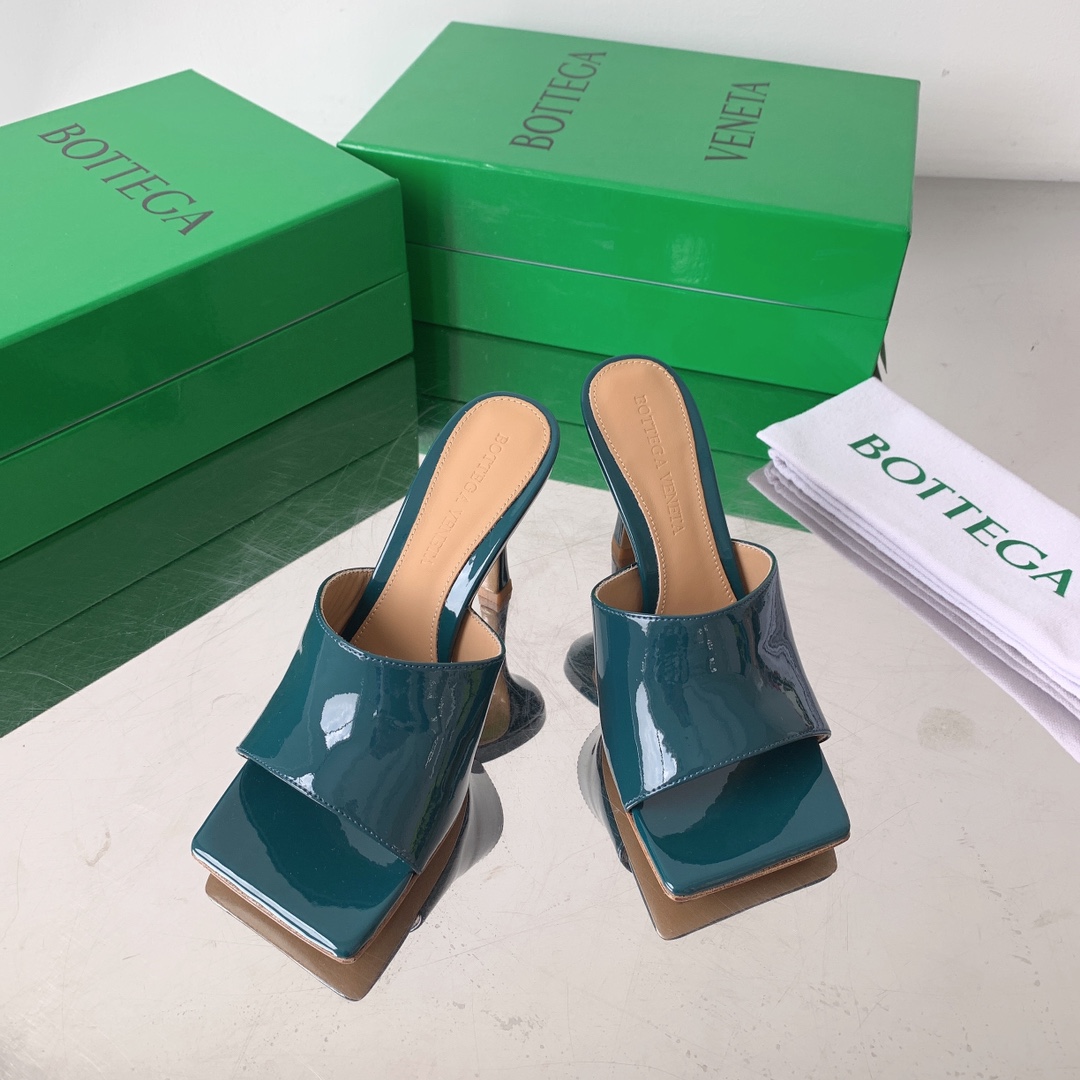 Bo*te*ga ve*ne*ta heels