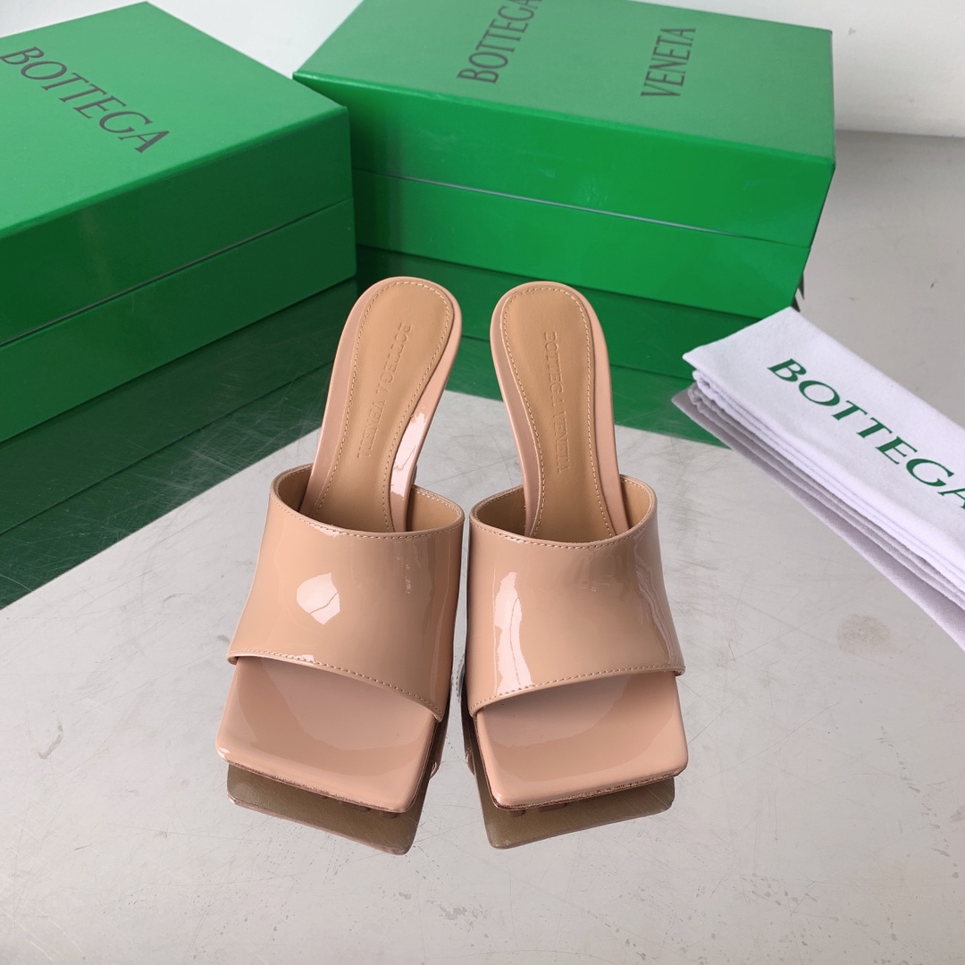 Bo*te*ga ve*ne*ta heels