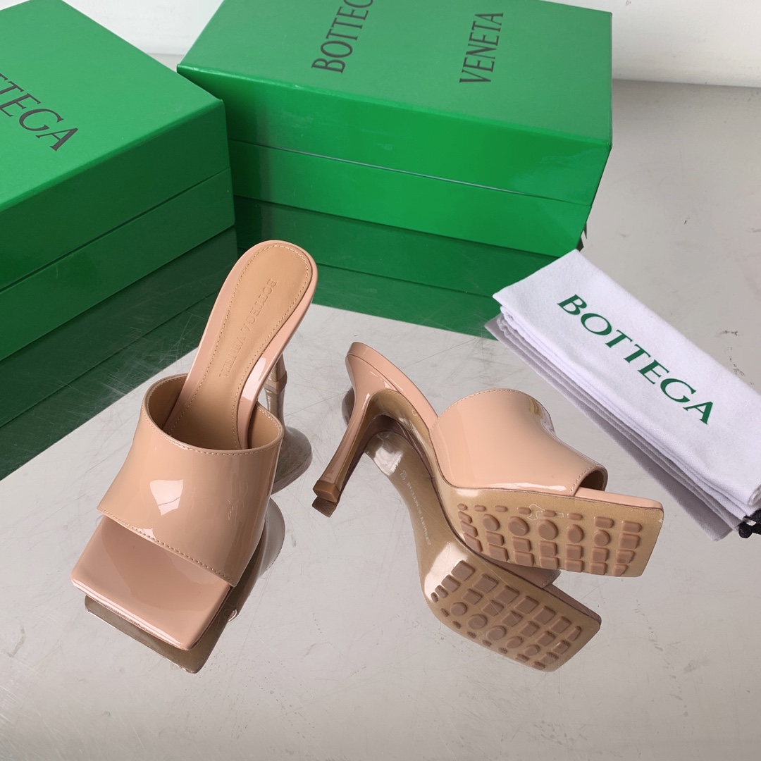 Bo*te*ga ve*ne*ta heels