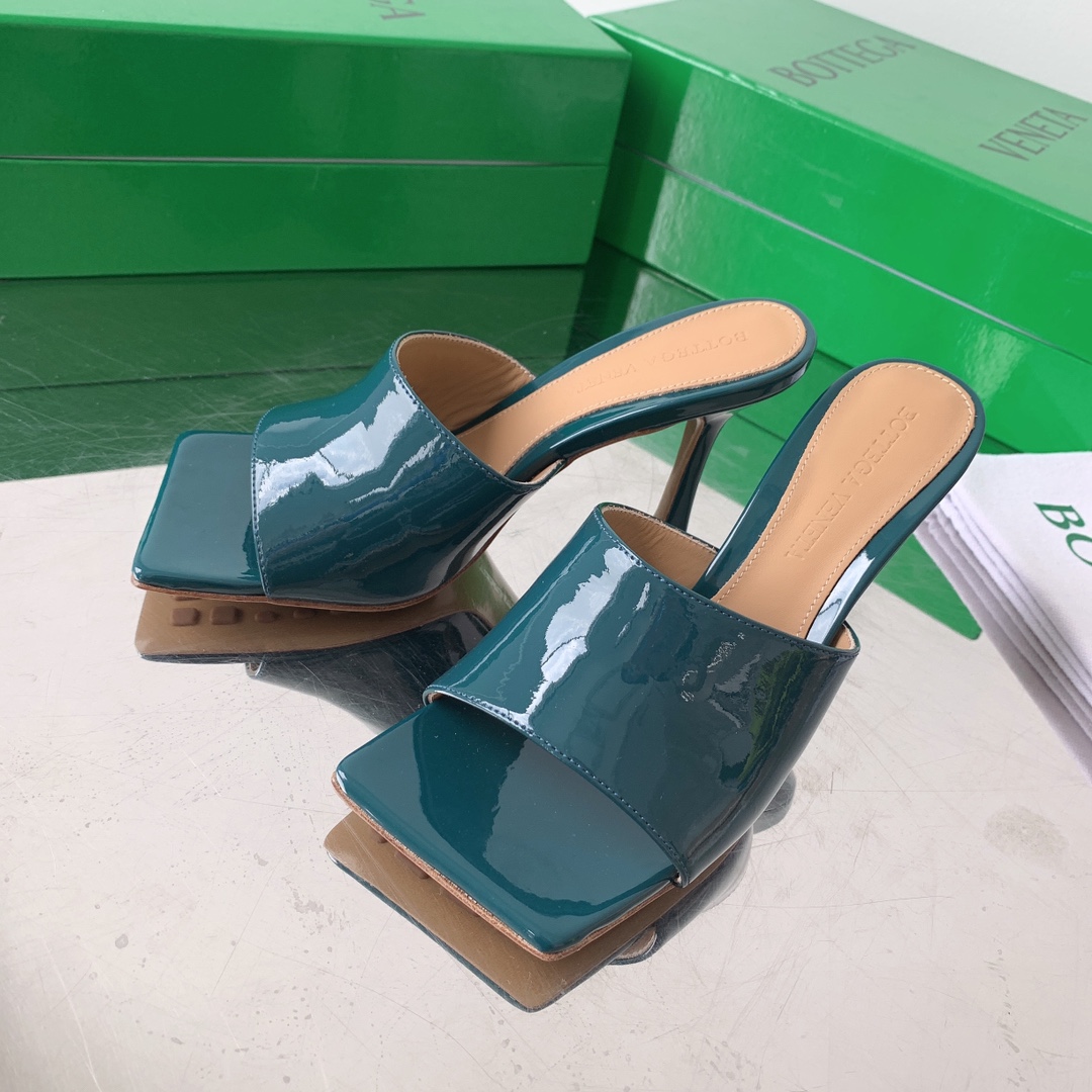 Bo*te*ga ve*ne*ta heels