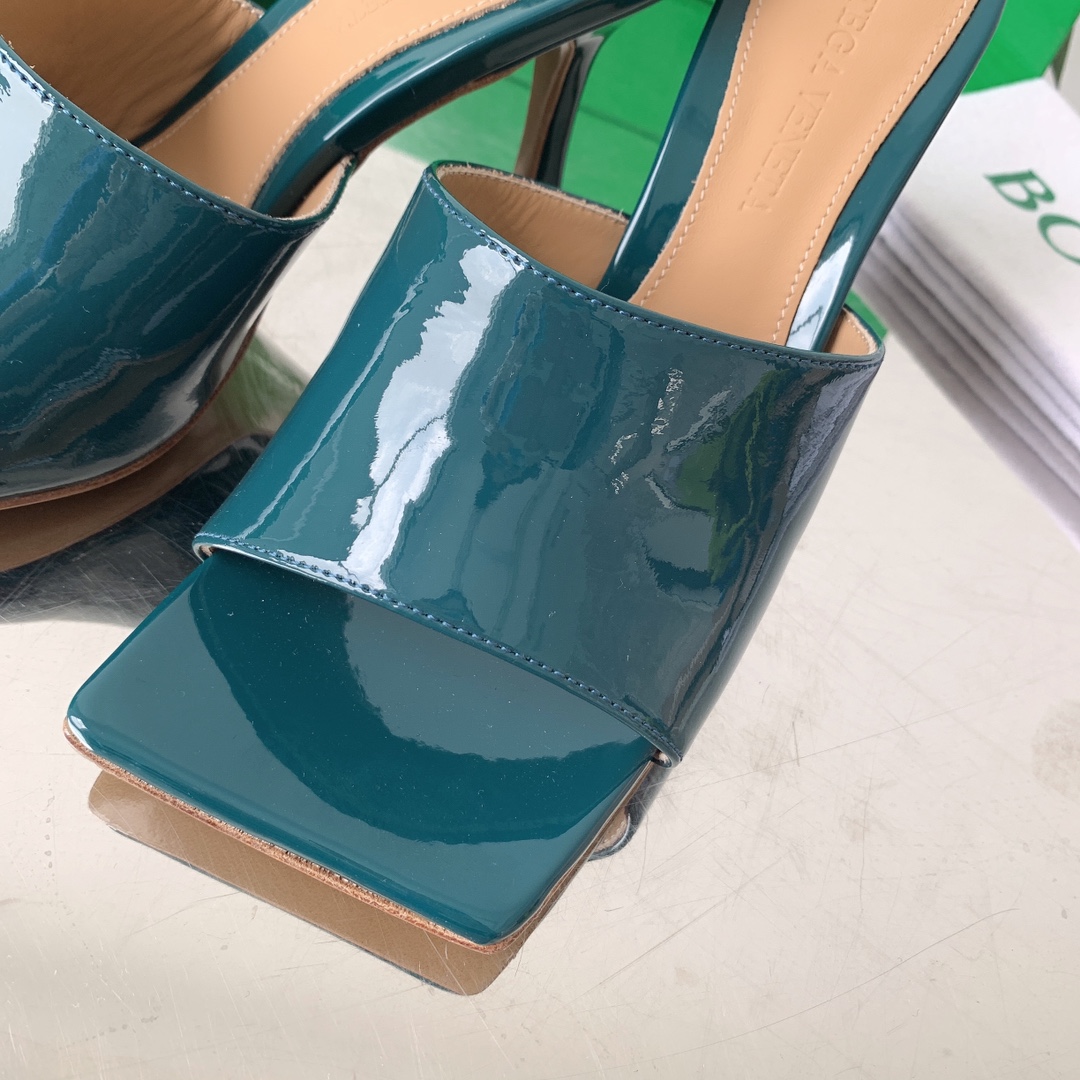 Bo*te*ga ve*ne*ta heels