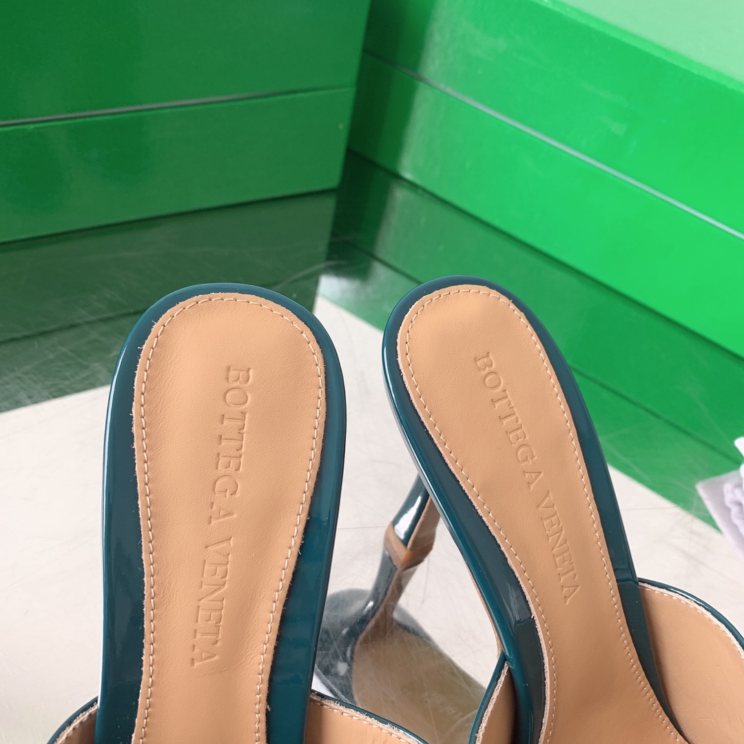 Bo*te*ga ve*ne*ta heels