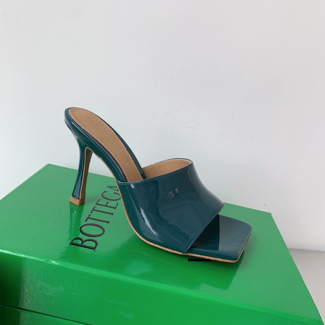 Bo*te*ga ve*ne*ta heels