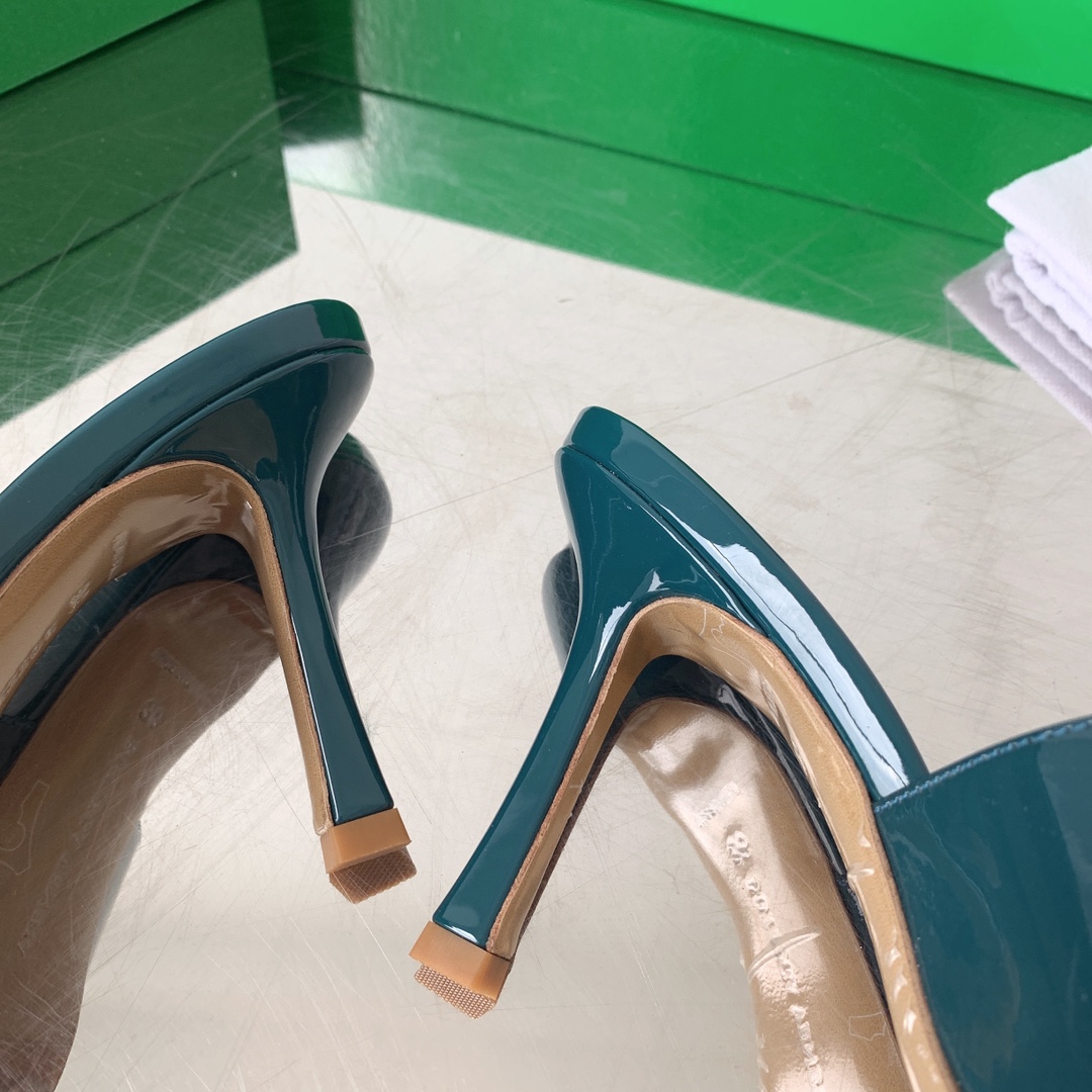 Bo*te*ga ve*ne*ta heels