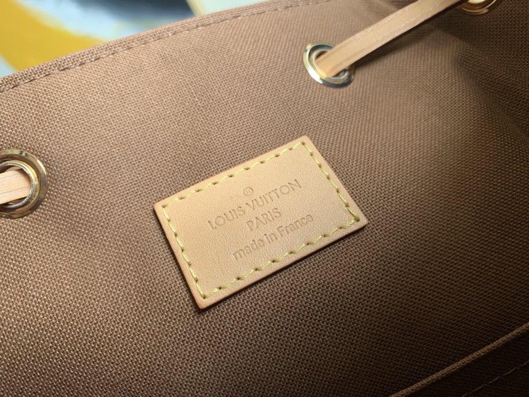 l**is V*t*n montsouris backpack-27.5 x 33.0 x 14.cm