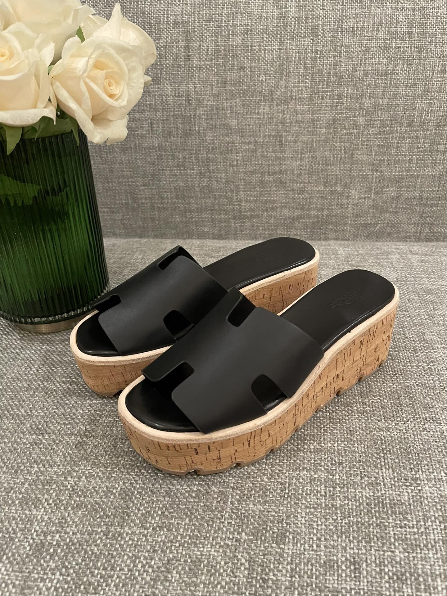 H**mes slippers