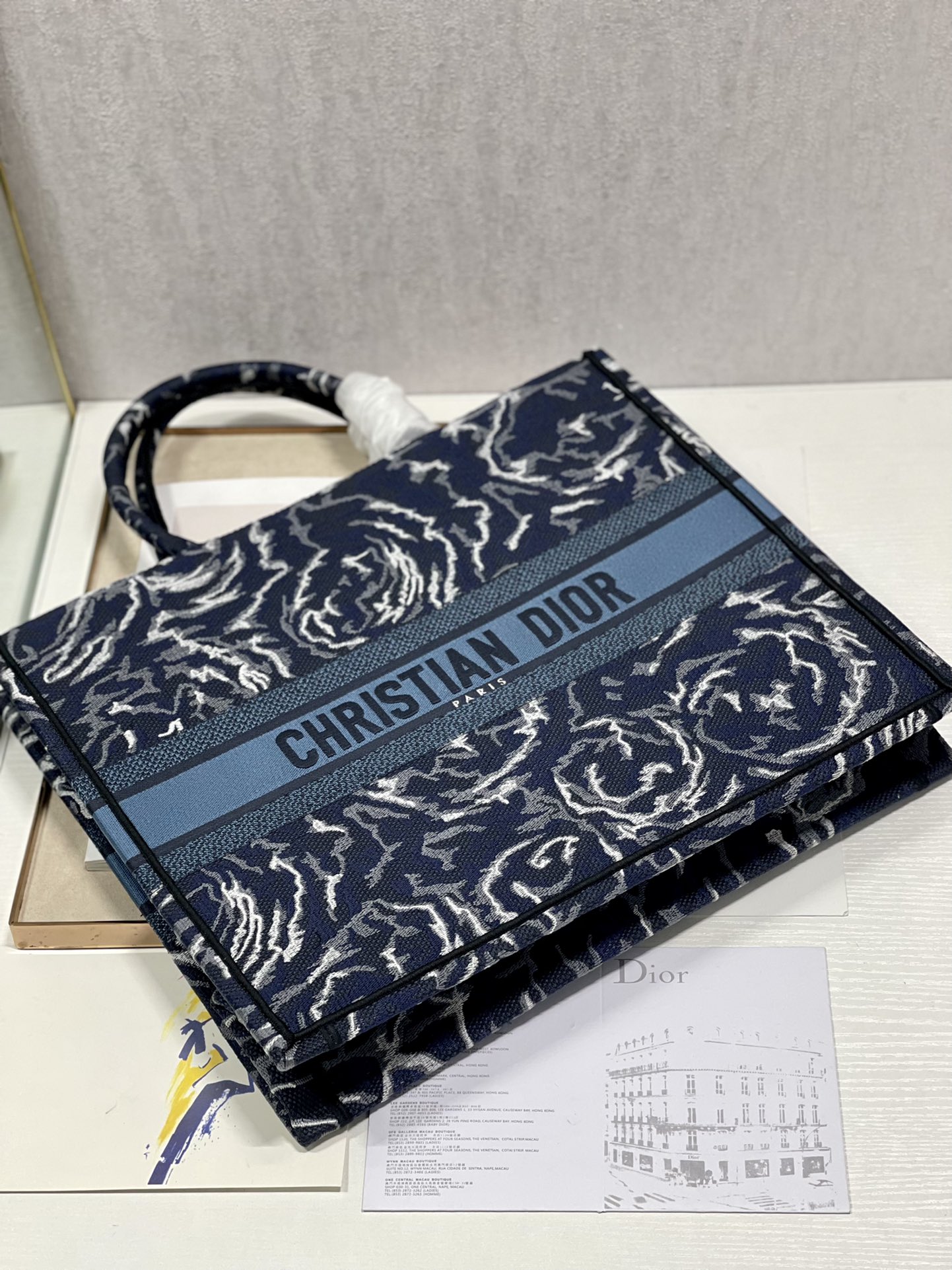 D*or book tote